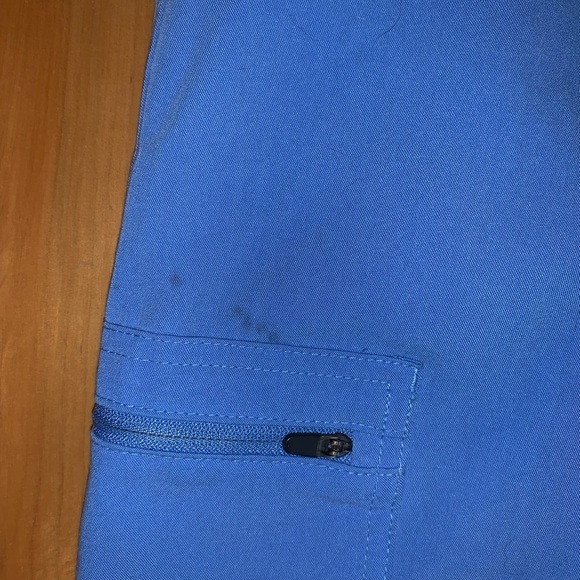 Women’s FIGS yola skinny scrub pants - Picture 3 of 5